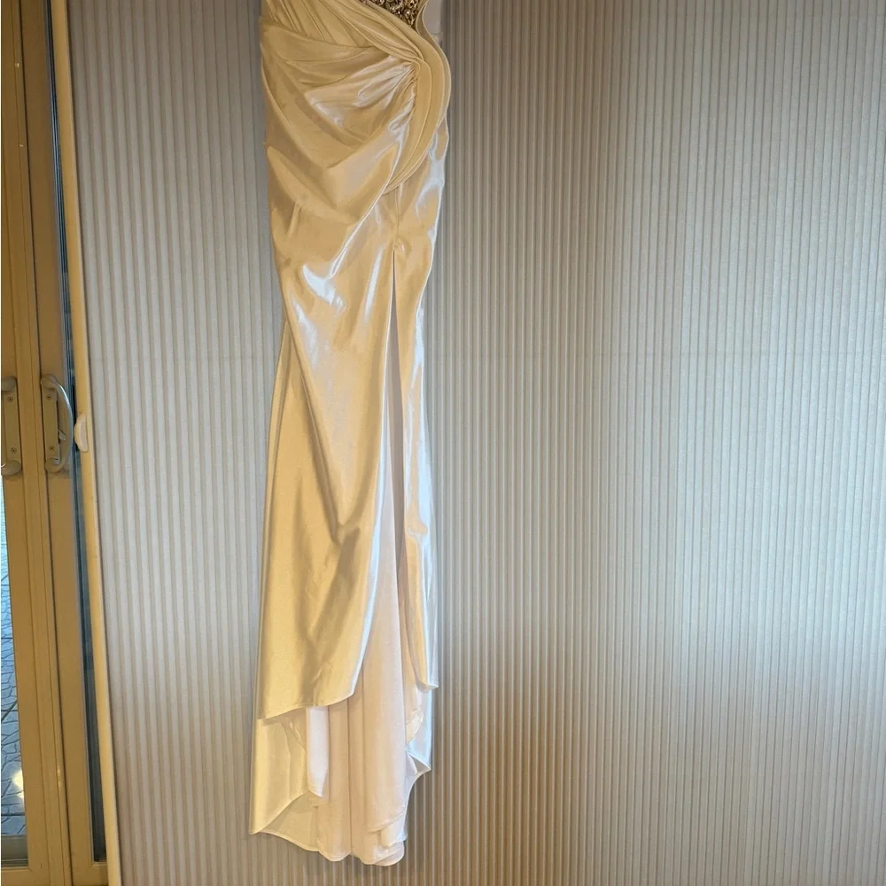 Albina Dyle white dress with crystals size small - Picture 2 of 4